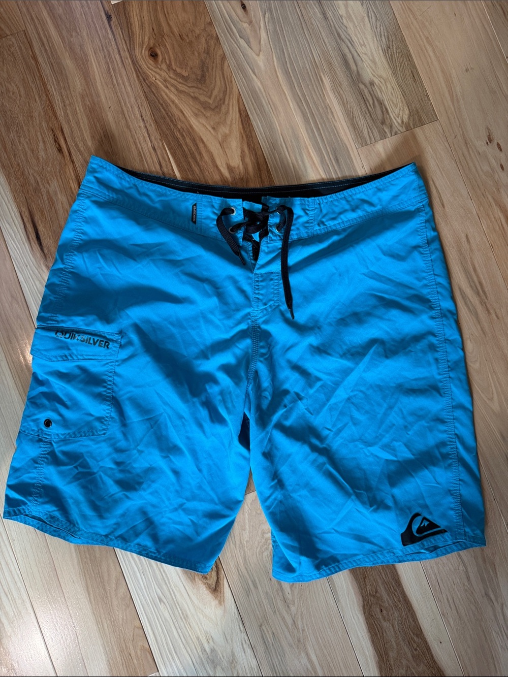 Quiksilver Men's Turquoise Blue Boardshorts with Black Drawstring